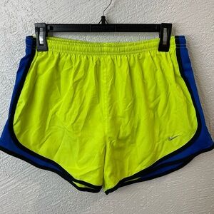 Women’s Nike Tempo Shorts, large